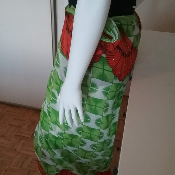 Green and White Beach Wrap - Picture 9 of 10